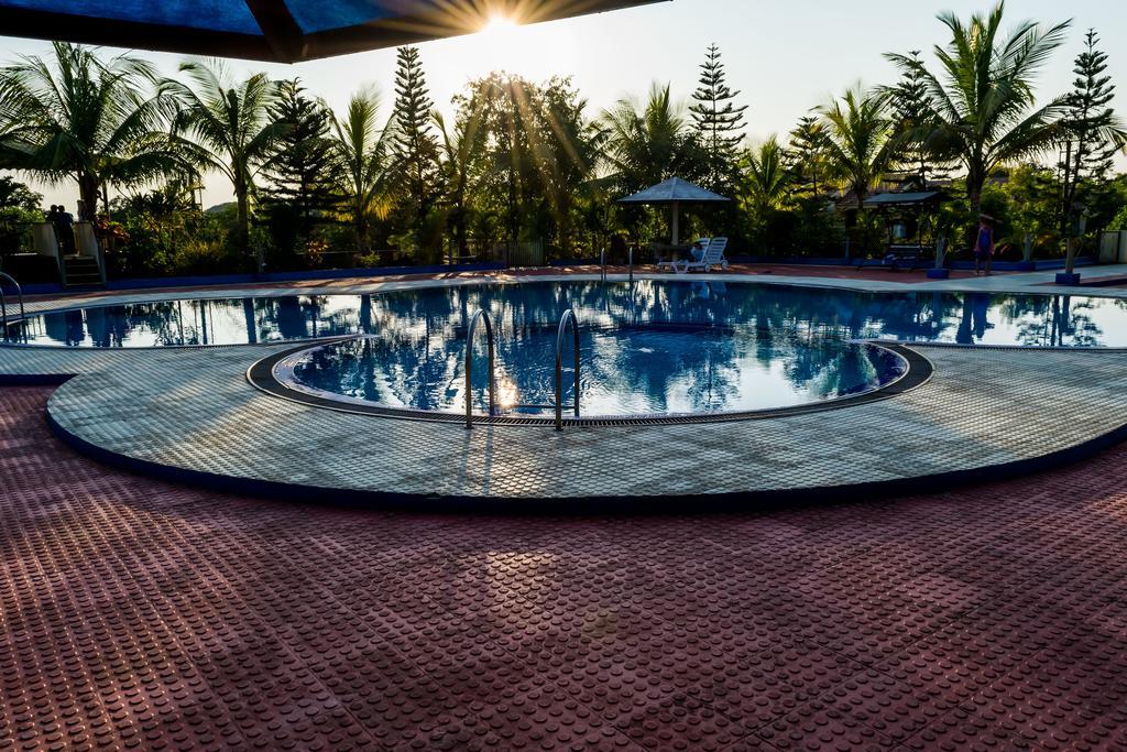 อมิธารา รีสอร์ต Hotel ชาซันเกอร์ ภายนอก รูปภาพ