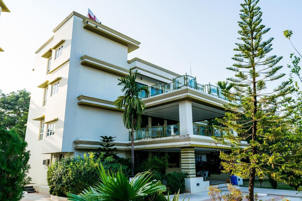 อมิธารา รีสอร์ต Hotel ชาซันเกอร์ ภายนอก รูปภาพ