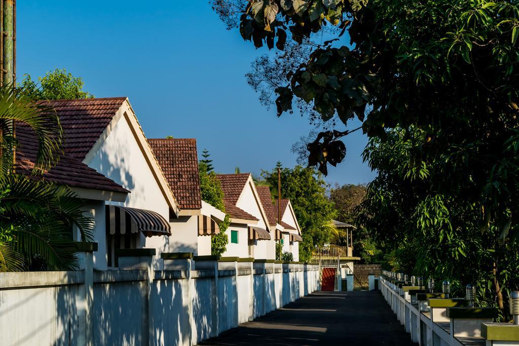 อมิธารา รีสอร์ต Hotel ชาซันเกอร์ ภายนอก รูปภาพ